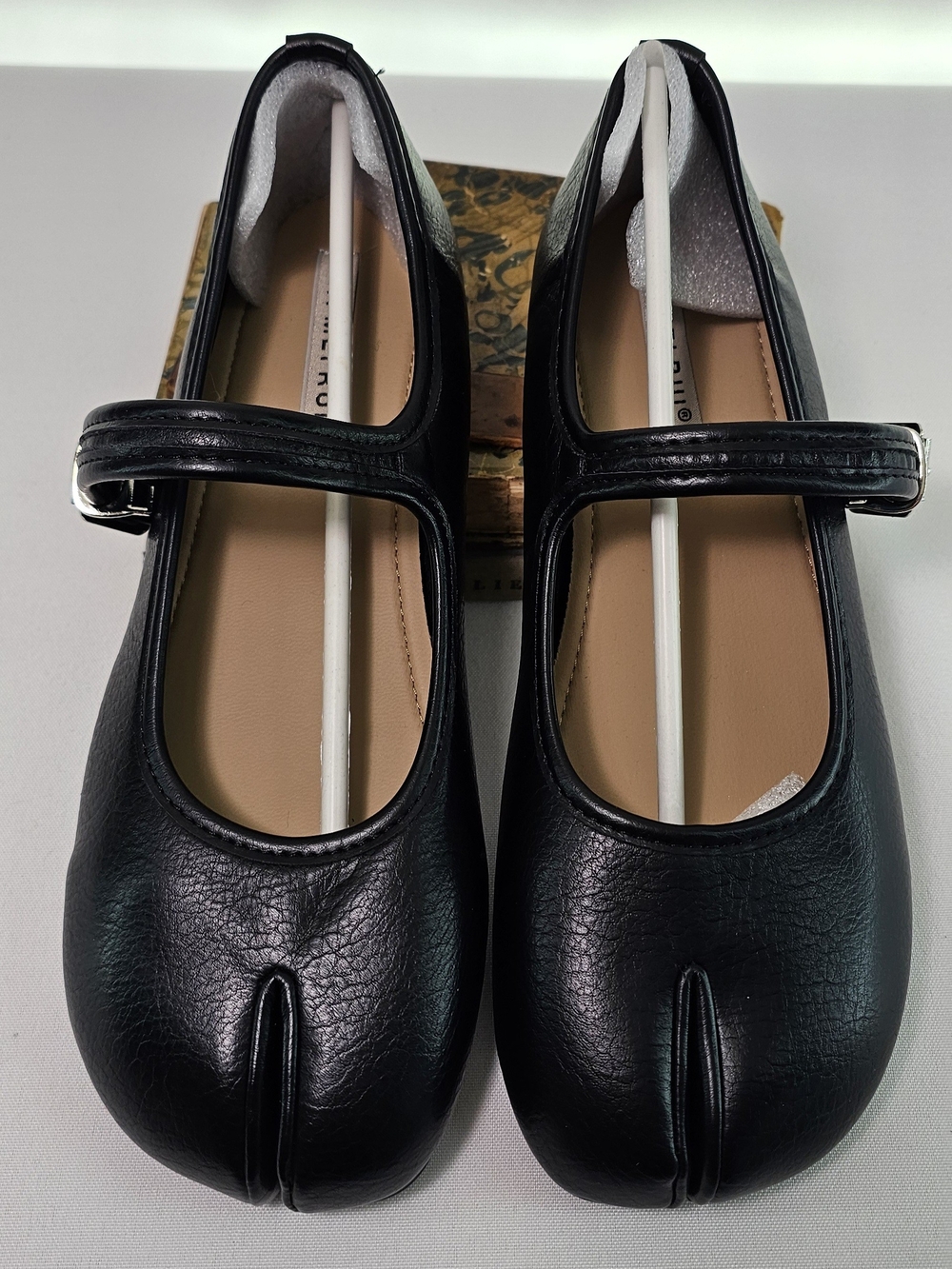 JIA MEURUI split-toe Tabi Mary Jane flats